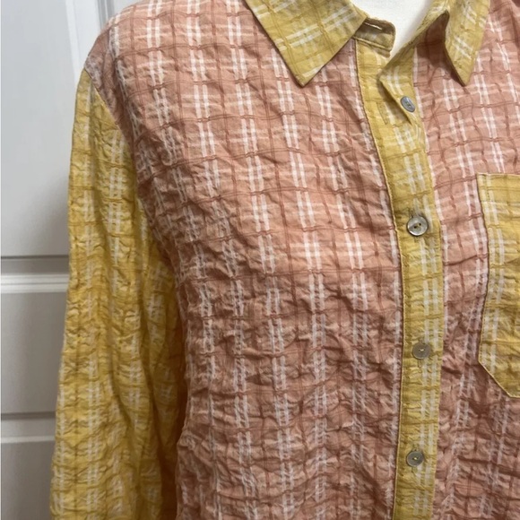 Brand new women’s button down blouse - Picture 2 of 4